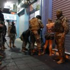 El toque de queda restringe la circulación entre las 23:00 y 05:00 en cuatro provincias de Ecuador hasta el 30 de marzo.