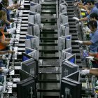 Un grupo de trabajadores en una empresa en Brasil.