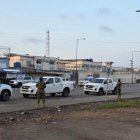 Miembros de la fuerza pública patrullarán las calles de Machala durante el horario de toque de queda.