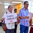 Un grupo de adultos mayores exige la devolución del IVA.