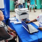 Los adultos mayores y personas con discapacidad exigen al SRI que efectivice la devolución del IVA.