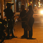 Militares y policías refuerzan operativos nocturnos en Ecuador durante la aplicación del toque de queda.