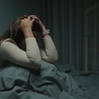 Especialistas en psicología analizan cómo las restricciones de movilidad y el toque de queda pueden generar ansiedad, estrés e incertidumbre en la población.