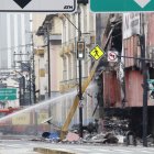 Los agentes hallaron el dinero oculto en varias maletas.