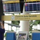 Las operaciones aéreas se reactivan tras el fuerte temporal en la costa este de EE. UU., que provocó tres días de cancelacione