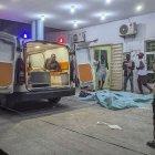 Un hombre herido mira desde una ambulancia en un hospital de Maiduguri el 16 de marzo de 2026, tras las explosiones ocurridas en la ciudad.