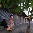 Acelerar el paso o movilizarse a la defensiva es una actitud que se desarrolla en el espacio público, debido al acoso que se comete y normaliza incluso en pleno día.