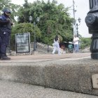 En esta zona de las escalinatas, en el cerro Santa Ana, fue asesinado el turista Álex Stalin Ilumiquiga Díaz, por ladrones que huyeron.