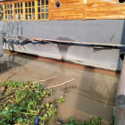 Usuarios reportaron descarga de aceite en el río Guayas.