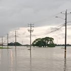 El invierno vuelve a golpear en la provincia de Los Ríos. El bloqueo de la vía Babahoyo - Jujan es una de las consecuencias.