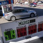 La tabla de precio en una gasolinera en Nueva York.