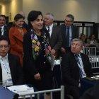 La canciller Gabriela Sommerfeld negó bombardeos fuera de Ecuador en medio de la tensión con Colombia.