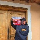 Autoridades clausuran centros de rehabilitación ilegales en Quito con presencia de menores y una mujer con orden de captura.