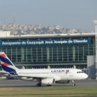 El Aeropuerto Internacional José Joaquín de Olmedo es administrado por la Autoridad Aeroportuaria de Guayaquil y operado por TAGSA bajo contrato vigente hasta 2031.