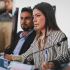 Las decisiones sobre la gestión del aeropuerto de Guayaquil deben tomarlas quienes viven en la ciudad, no quienes están lejos, expresó la alcaldesa (s) Tatiana Coronel.