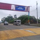 A diario, decenas de vehículos circulan por la ruta Guayaquil - Cuenca.