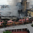 El incendio se ha extendido por varias horas.