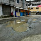 Calles deterioradas y servicios irregulares marcan el día a día en Durán.