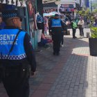 Referencia. El Cuerpo de Agentes de Control Metropolitano de Quito rechazó las agresiones registradas durante el operativo en la Plaza de San Francisco, en el Centro Histórico.