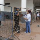 El ingreso a los alrededores del centro comercial Multicomercio está restringido desde el inicio del incendio, el 12 de febrero, y que se extendió al menos por cinco días.