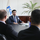 Autoridades de la Fiscalía General del Estado de Ecuador se reúnen con una delegación del FBI para abordar estrategias contra el crimen organizado.