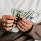 El décimo cuarto sueldo apoya a las familias en los gastos del inicio del año lectivo, como útiles, matrículas y uniformes.