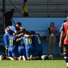 Los jugadores del Delfín SC celebran la victoria ante los morlacos en la fecha 1 de LigaPro.