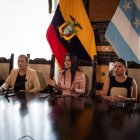 Tatiana Coronel, vicealcaldesa de Guayaquil, ofreció declaraciones junto a concejales que expresaron su respaldo al alcalde Aquiles Álvarez.