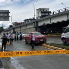 La víctima fue interceptada por dos hombres en motocicleta, quienes la acribillaron en Machala.