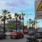 Las señaléticas preventivas buscan alertar a conductores sobre puntos propensos a inundaciones y caída de material.