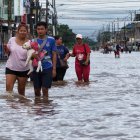 La Secretaría Nacional de Gestión de Riesgos está habilitando un alojamiento temporal para los damnificados del cantón Milagro.