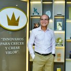 Es el presidente ejecutivo de Favorita Fruit, un grupo que entre sus principales firmas tiene a Reybanpac, una empresa que emplea a más de 6.000 personas.