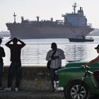 El buque tanque petrolero de GLP y productos químicos Pastorita, con bandera cubana, sale del puerto de La Habana el 26 de febrero de 2026.