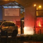 Ambiente de tensión con lluvia se registra en los exteriores del centro penitenciario