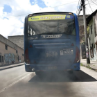 En la Necochea, como en otras zonas de Quito, ciudadanos conviven con el hollín peligroso para la salud, sin atención de autoridades.