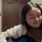 En sus tiempos libres, la ciclista ecuatoriana Natalie Revelo los dedica a cantar y tocar la guitarra.