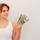 El Crédito Violeta ofrece hasta $5.000 al 9,8% sin necesidad de firma del cónyuge.