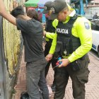 Referencial. Policía Nacional del Distrito Eloy Alfaro ejecuta operativo Apolo en el sur de Quito, logrando la detención de 13 personas.