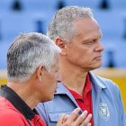 El dirigente de Leones FC, Esteban Paz (d) estuvo en el Liga de Quito cuando ganó la Copa Libertadores de 2008.