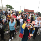 Ciudadanos protestan contra la ley que quiere cambiar reglamento de los GAD.