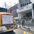 Transportistas protestan en Tulcan por la guerra comercial entre Ecuador y Colombia.