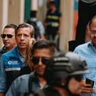 El gerente de la empresa municipal Segura, Álex Anchundia (izquierda), y el ministro del Interior, John Reimberg, recorrieron la Estación de Acción Segura (EAS) de la plaza del Centenario.