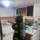 Equipos del Cuerpo de Bomberos llegaron para atender la emergencia.