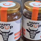 Producto de caldo de hueso de res, elaborado con 18 horas de cocción lenta para conservar nutrientes.