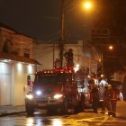Personal bomberil acudió hasta la zona del incendio, la noche de este martes 3 de marzo.