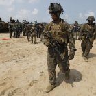 Infantes de Marina de Estados Unidos participan en un entrenamiento en una base militar en Sattahip, provincia de Chonburi, Tailandia, el 26 de febrero de 2026.