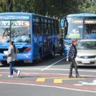 En Quito, desde mayo de 2021 se mantiene en 0,35 dólares la tarifa de bus urbano.