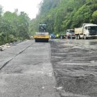Referencia. La suspensión de asfalto desde la Refinería de Esmeraldas afecta obras viales en Pichincha.