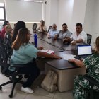 Dirigentes de la Federación de Trabajadores de la Salud y la subsecretaria Gabriela Lara alcanzaron un acuerdo tras el plantón en Guayaquil.