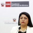 La presidenta del Consejo de Ministros de Perú, Denisse Miralles, reacciona este martes, en una rueda de prensa en Lima (Perú).